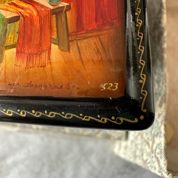 🔥Host Pick🌷 Rare: Russian miniature lacquer box, hand painted and numbered - Picture 3 of 8